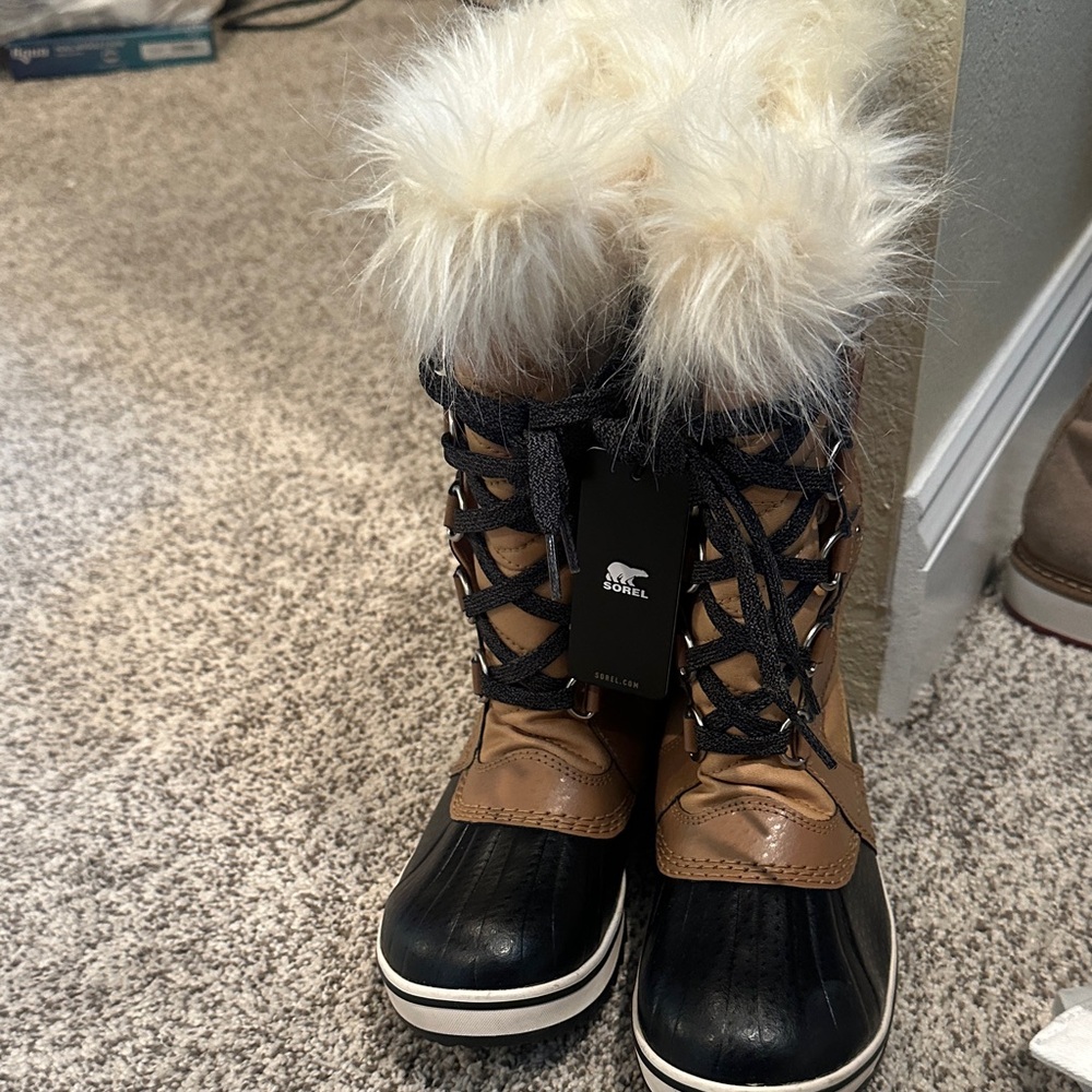 Sorel Two-Tone Fur-Trim Lace-Up Winter Boots in Brown, Black & Cream